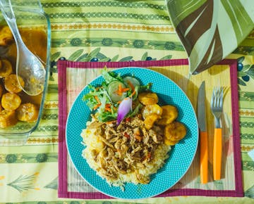 Volunteer dinner in Costa Rica with IVHQ