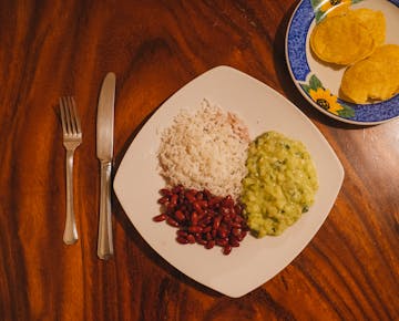 IVHQ volunteer dinner in Costa Rica
