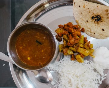 IVHQ volunteer lunch in Delhi, India