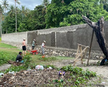 Volunteers on the Construction & Renovation project in Lombok with IVHQ