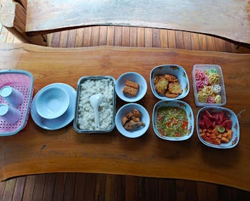 Typical IVHQ volunteer meal in Lombok