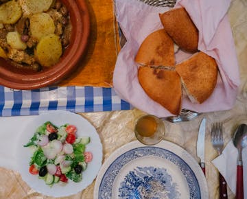 Volunteer lunch in Marrakech with IVHQ