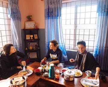 Pohkara Nepal IVHQ volunteers eating