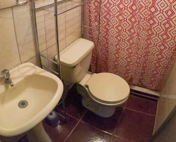 Volunteer bathroom in Cusco, Peru with IVHQ