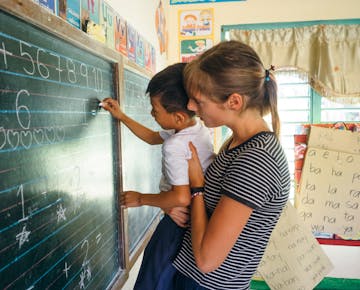 Volunteer teaching in the Philippines with IVHQ