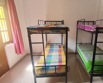 Volunteer bedroom in Sri Lanka with IVHQ
